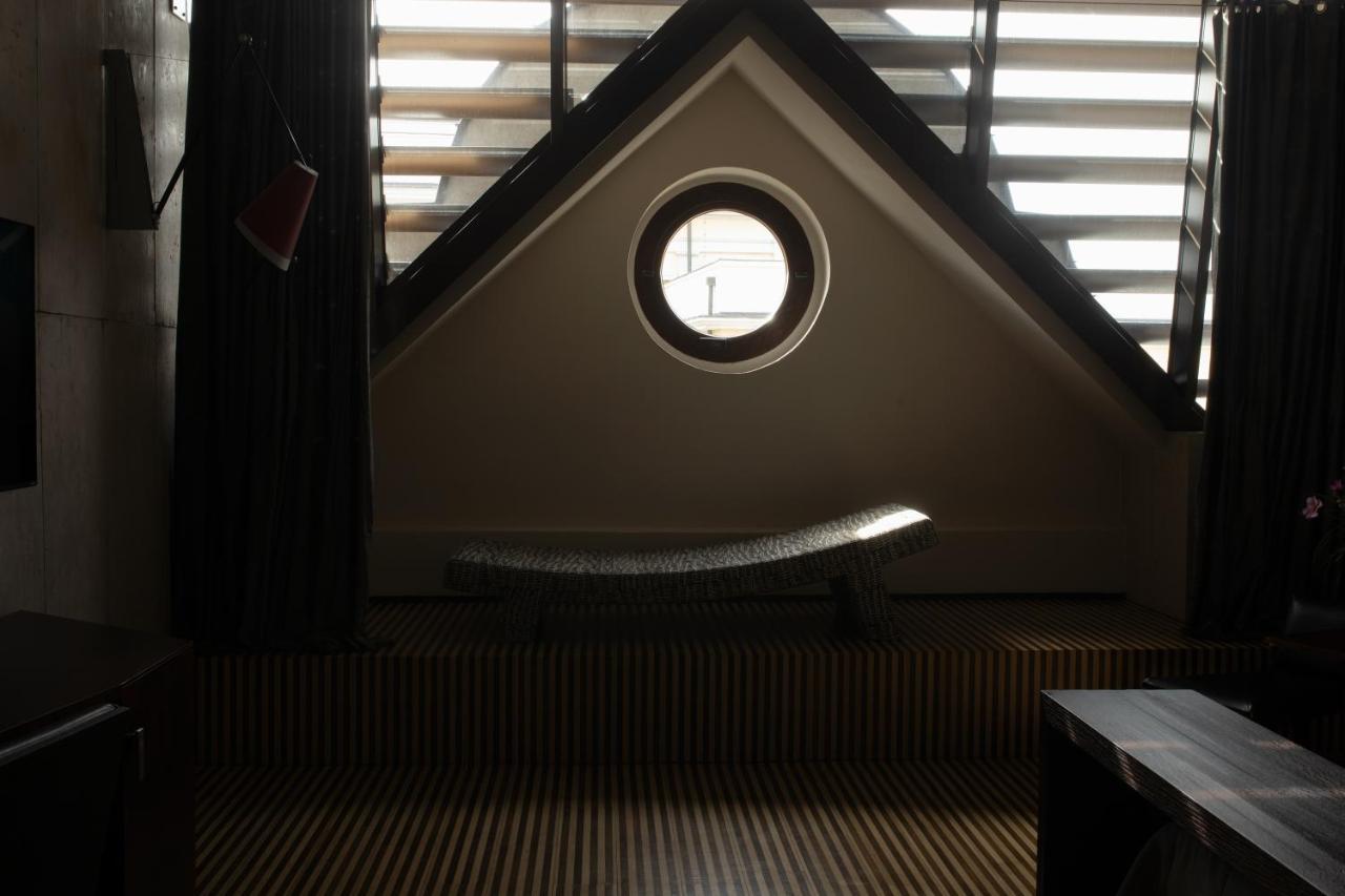 Hotel Monopol Wroclaw Luaran gambar The window at the top of the staircase