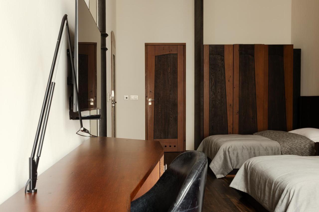 Hotel Monopol Wroclaw Luaran gambar A room at the hotel