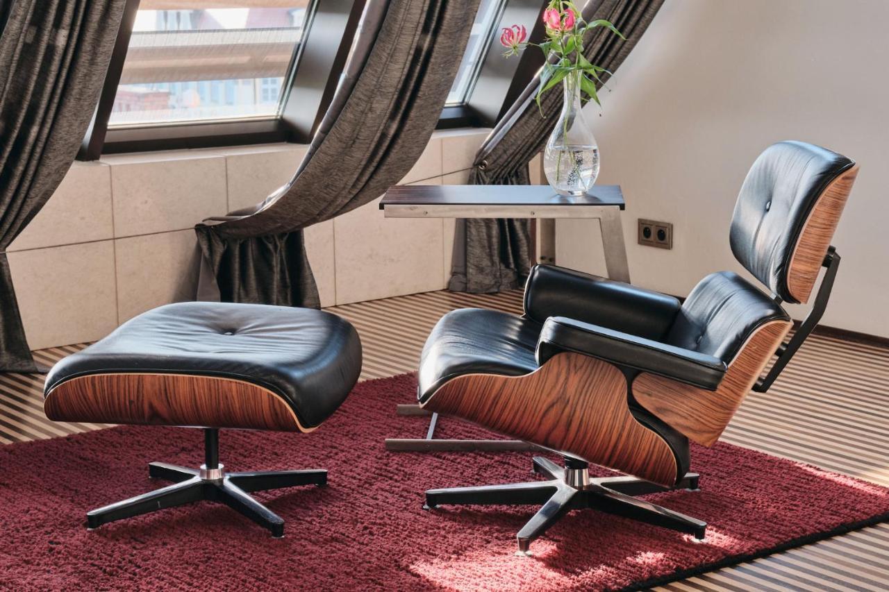 Hotel Monopol Wroclaw Luaran gambar Eames Lounge Chair